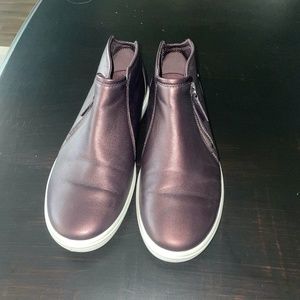 Ecco Women's Soft Burgundy Leather Low Cut Zip Sneaker Booties Size 39/8